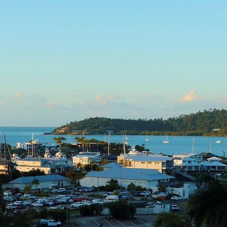 Coral Sea Vista Apartments Airlie Beach Exterior foto
