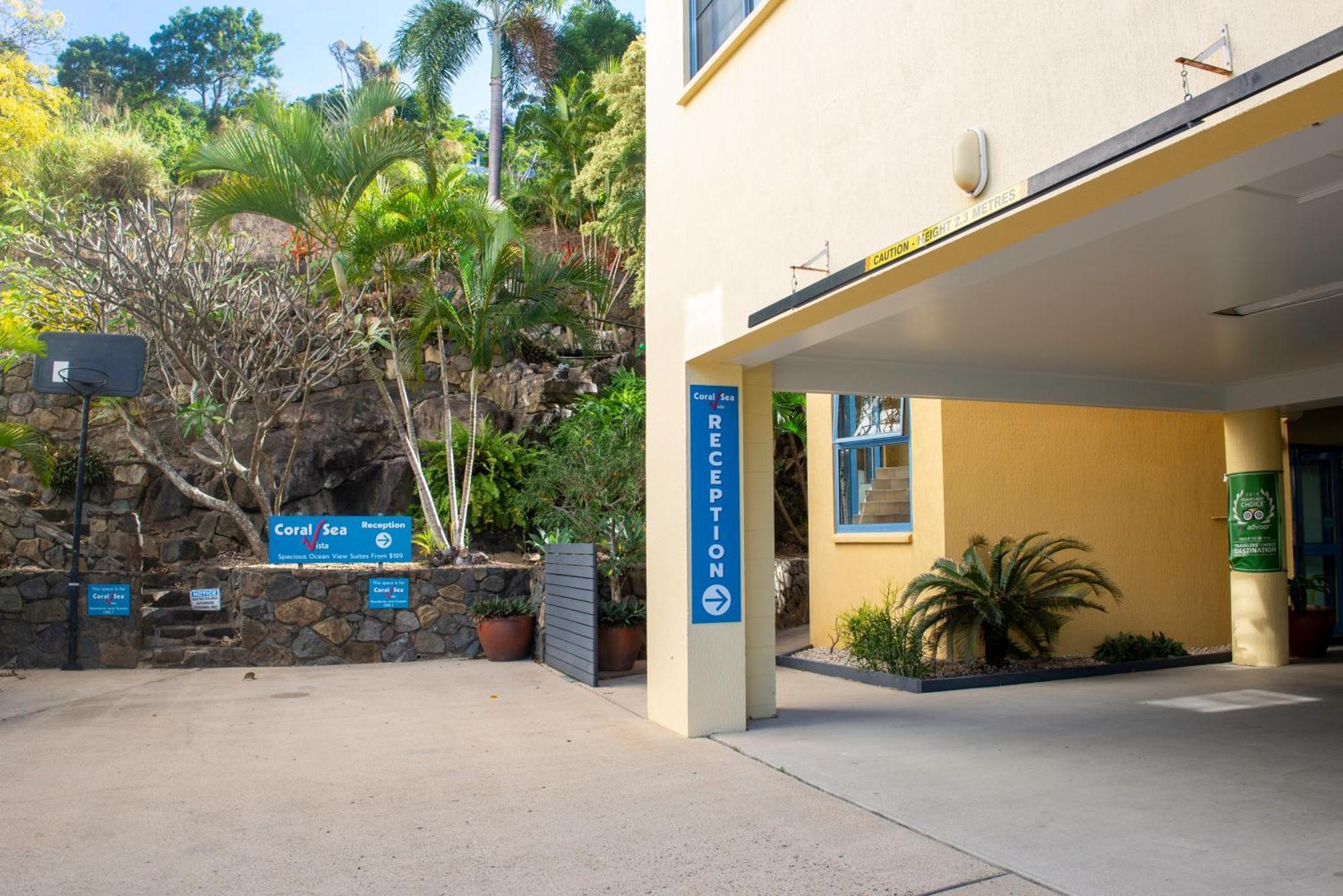 Coral Sea Vista Apartments Airlie Beach Exterior foto